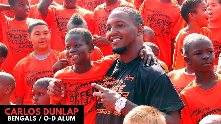 Carlos Dunlap, Bengals and O-D alum, with campers at his Offense-Defense camp